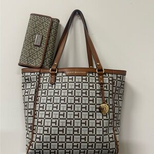 Tommy Hilfiger Black and Brown Tote Bag Set